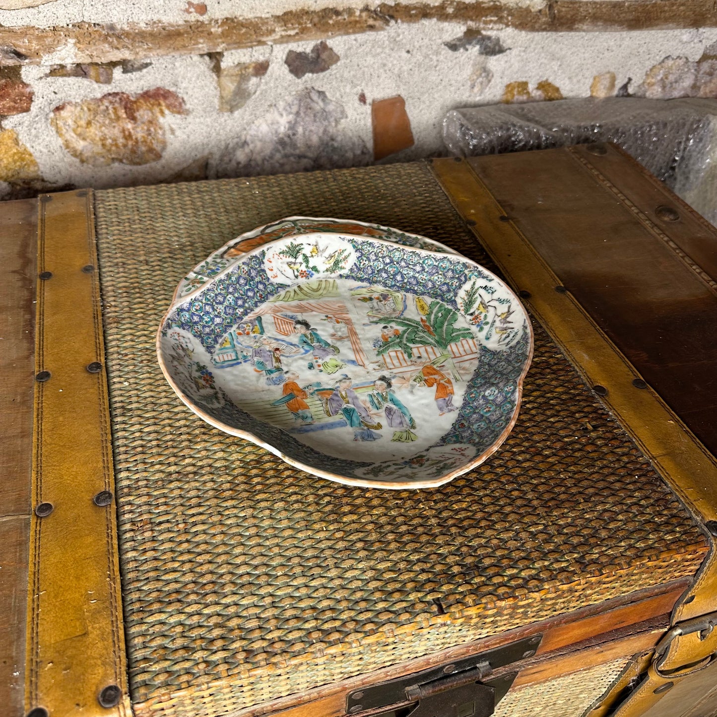 ÇİN - FAMILLE ROSE - OVAL PORSELEN TABAK - 17YY.