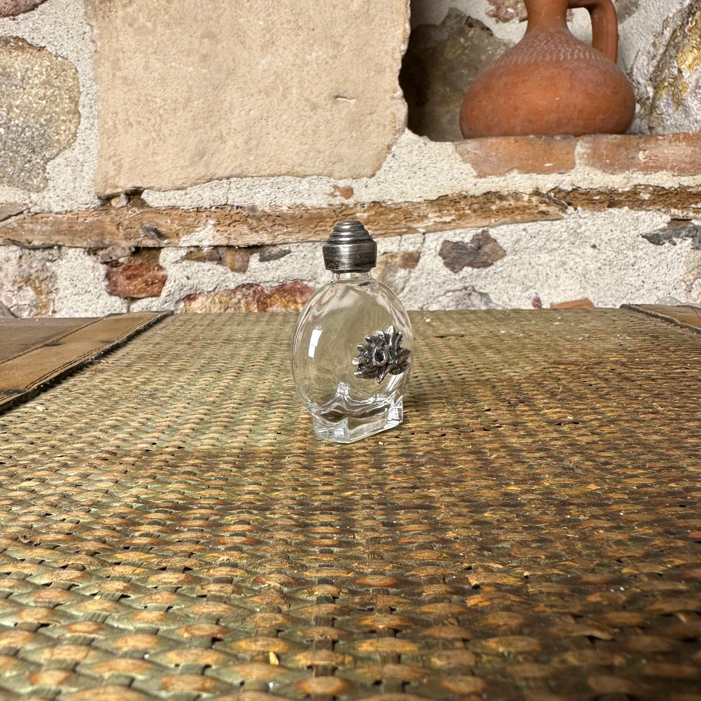 VICTORIA DONEMI - PARFÜM ŞİSESİ - 19YY.