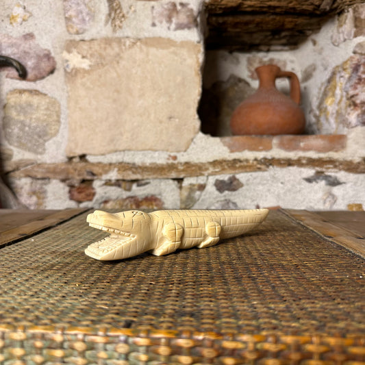 ÇİN - FİLDİŞİ TİMSAH FİGÜRÜ - QİNG SÜLALESİ - 18YY. - Kitap Açacağı